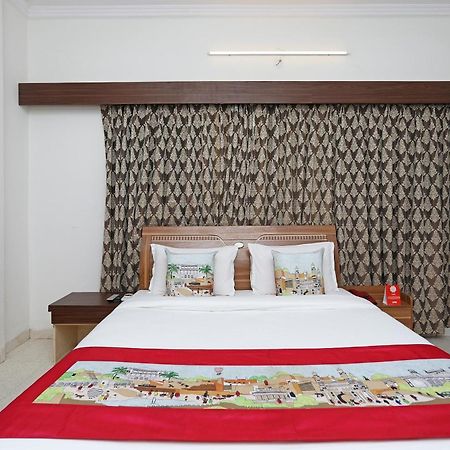 Hotel O 10671 Hotel Sai Prem Nászik Kültér fotó
