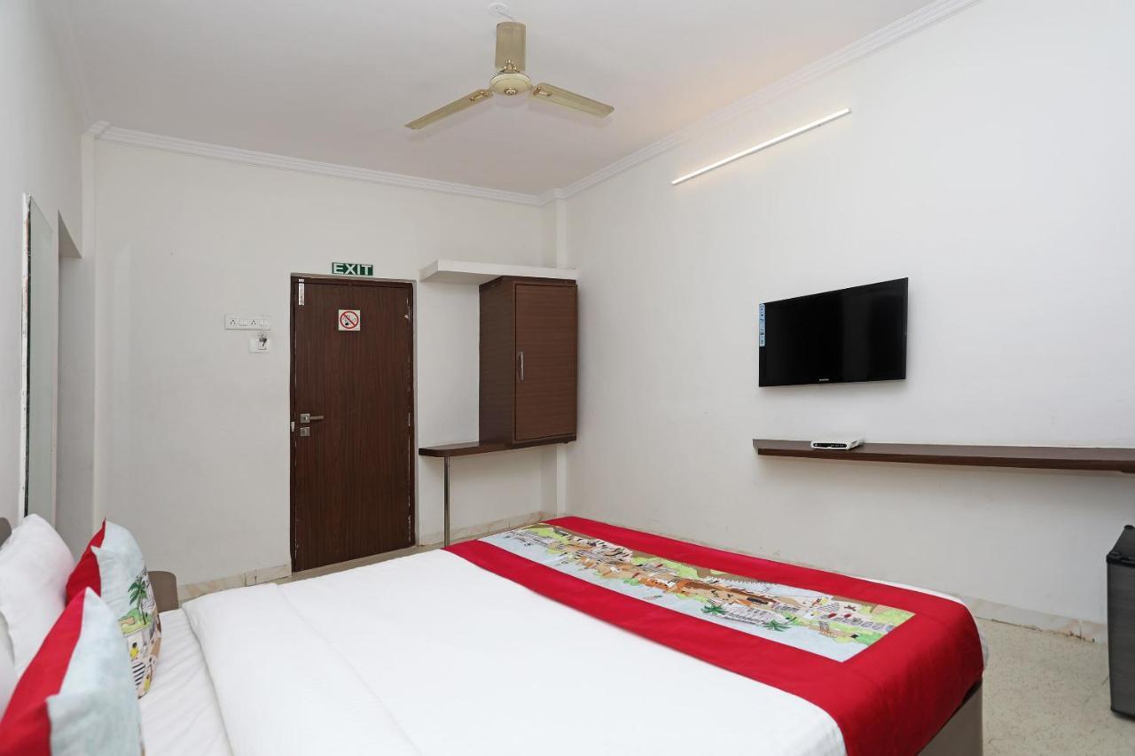 Hotel O 10671 Hotel Sai Prem Nászik Kültér fotó