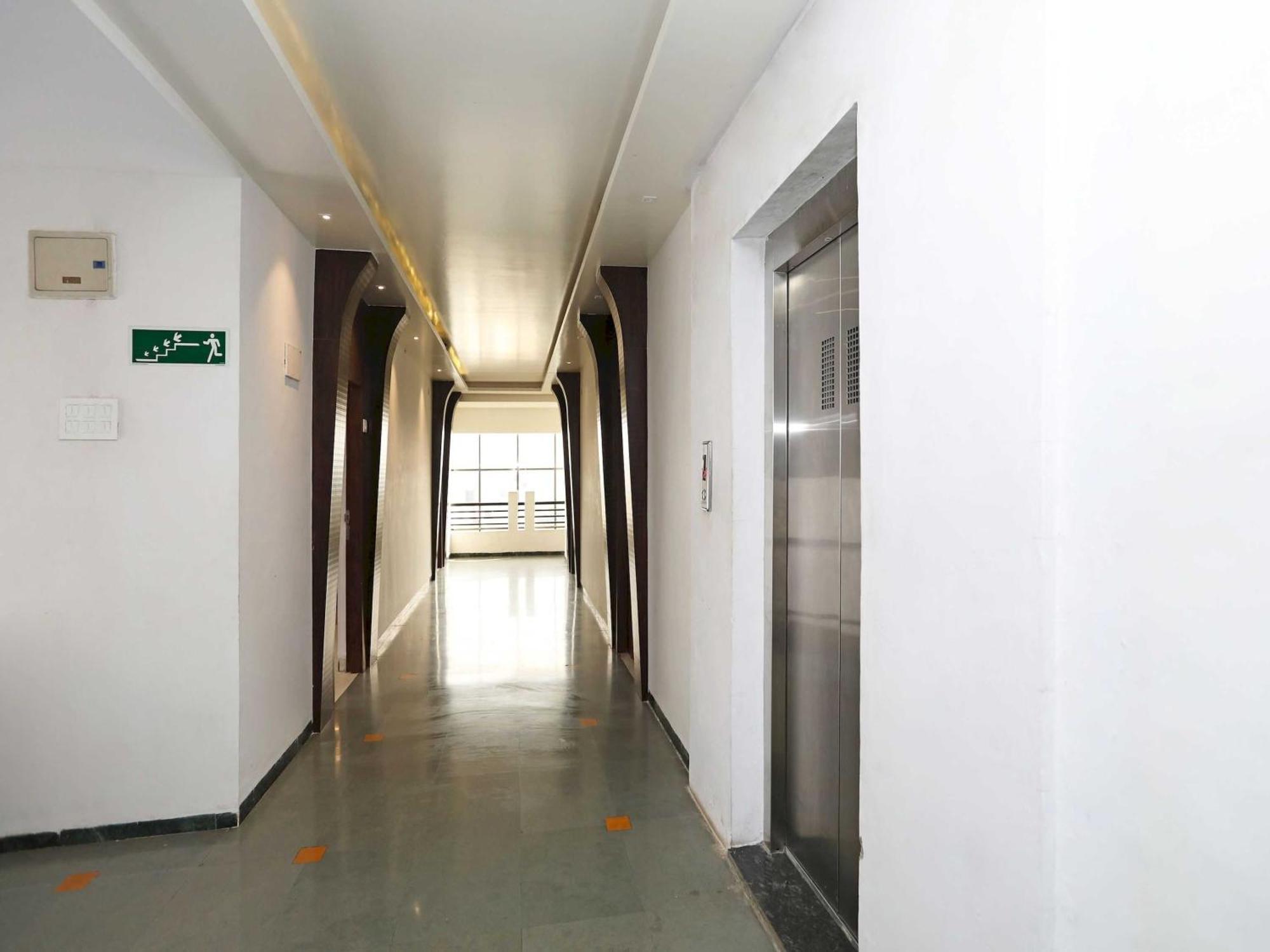 Hotel O 10671 Hotel Sai Prem Nászik Kültér fotó