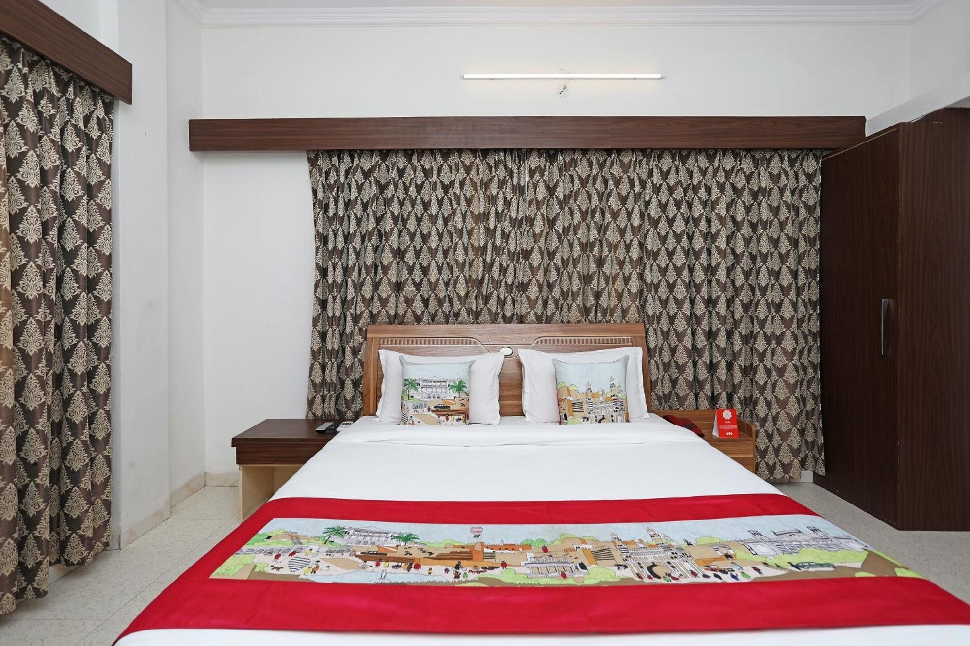 Hotel O 10671 Hotel Sai Prem Nászik Kültér fotó
