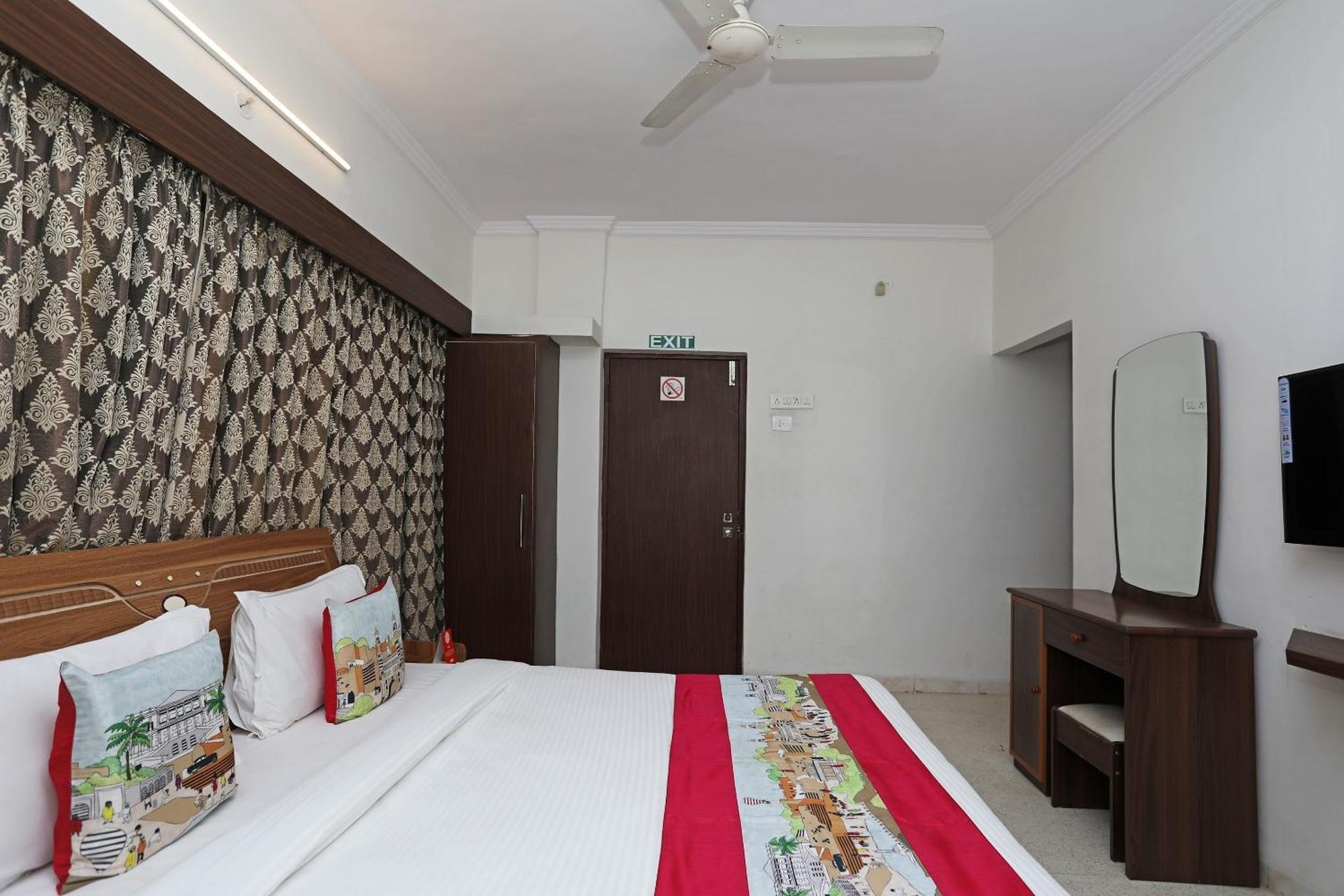 Hotel O 10671 Hotel Sai Prem Nászik Kültér fotó